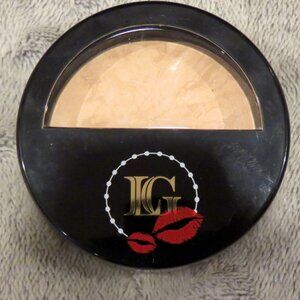 New NWOB Laura Geller Baked Balance N Brighten Foundation Golden Medium 32 oz/9G